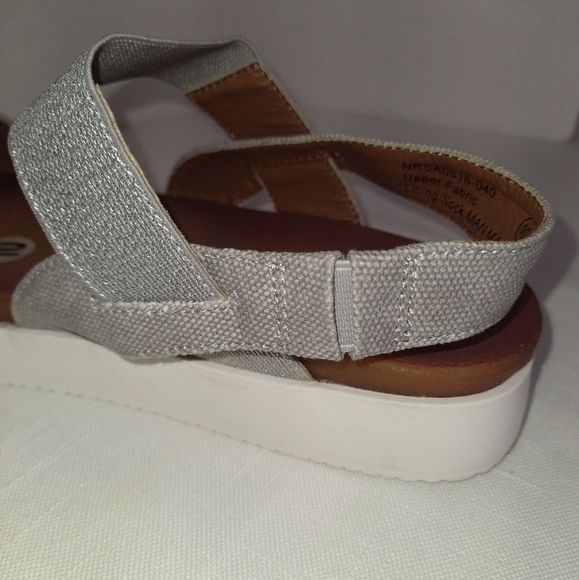 Silver slip on straps platform sandals size 10 - Picture 6 of 9